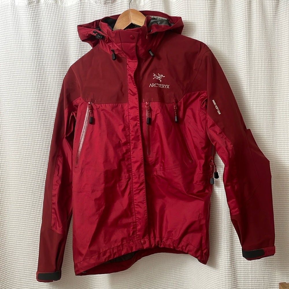 Women’s ARCTERYX GORE-TEX-XCR Jacket